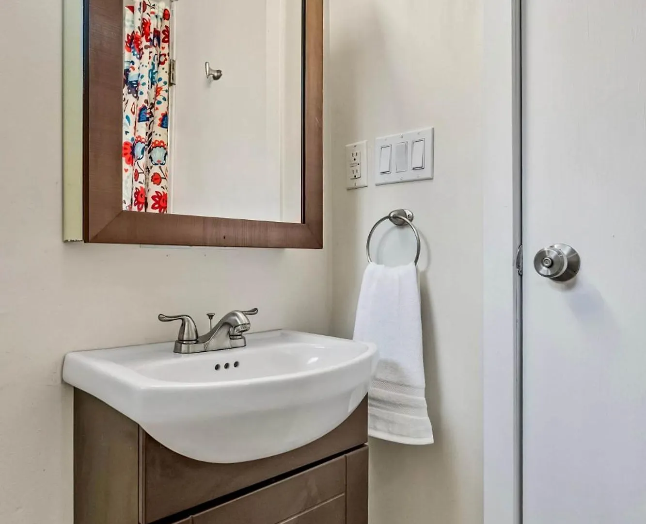The Owlet Nwcalgary Queenbd Privatesuite