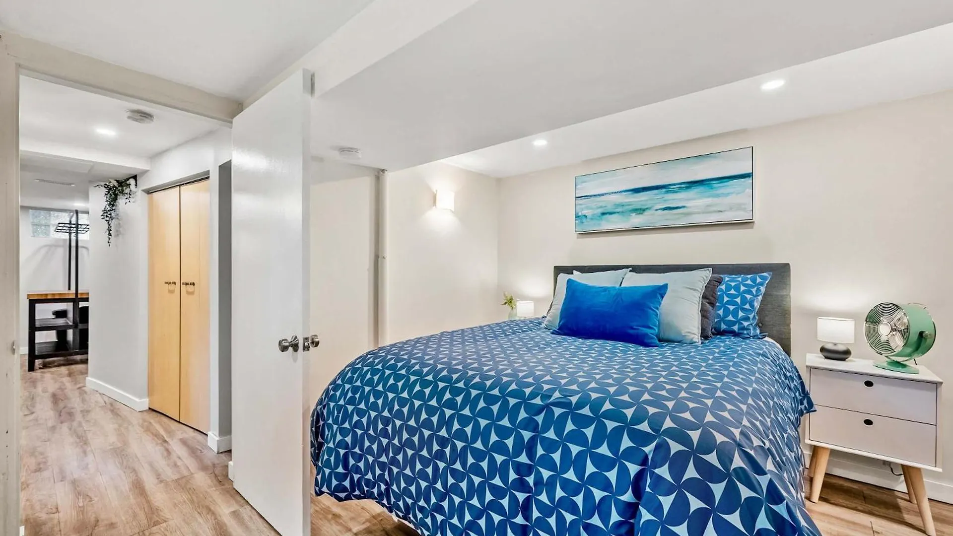 The Owlet Nwcalgary Queenbd Privatesuite Holiday home Calgary